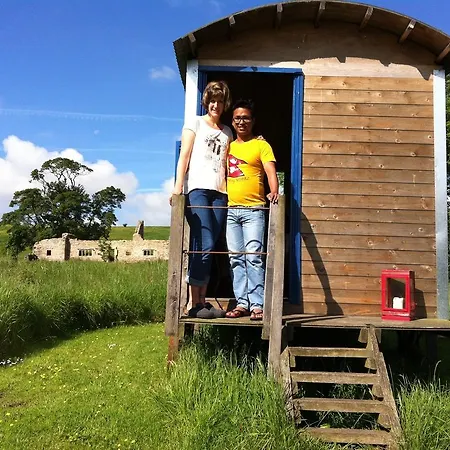 The Shepherds Hut At Crake Trees Manor ファームステイ