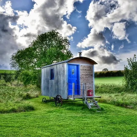 ファームステイ The Shepherds Hut At Crake Trees Manor