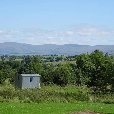 ファームステイ The Shepherds Hut At Crake Trees Manor *