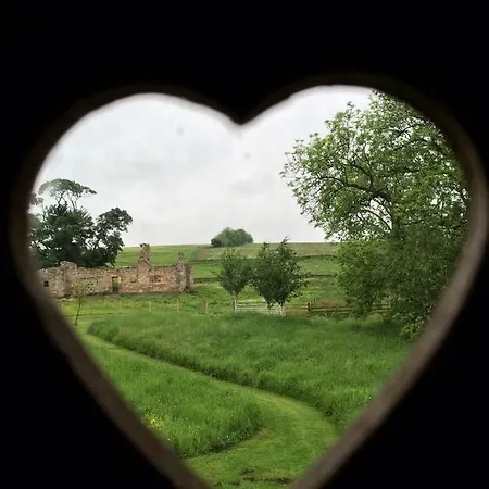 Κατάλυμα σε φάρμα The Shepherds Hut At Crake Trees Manor *